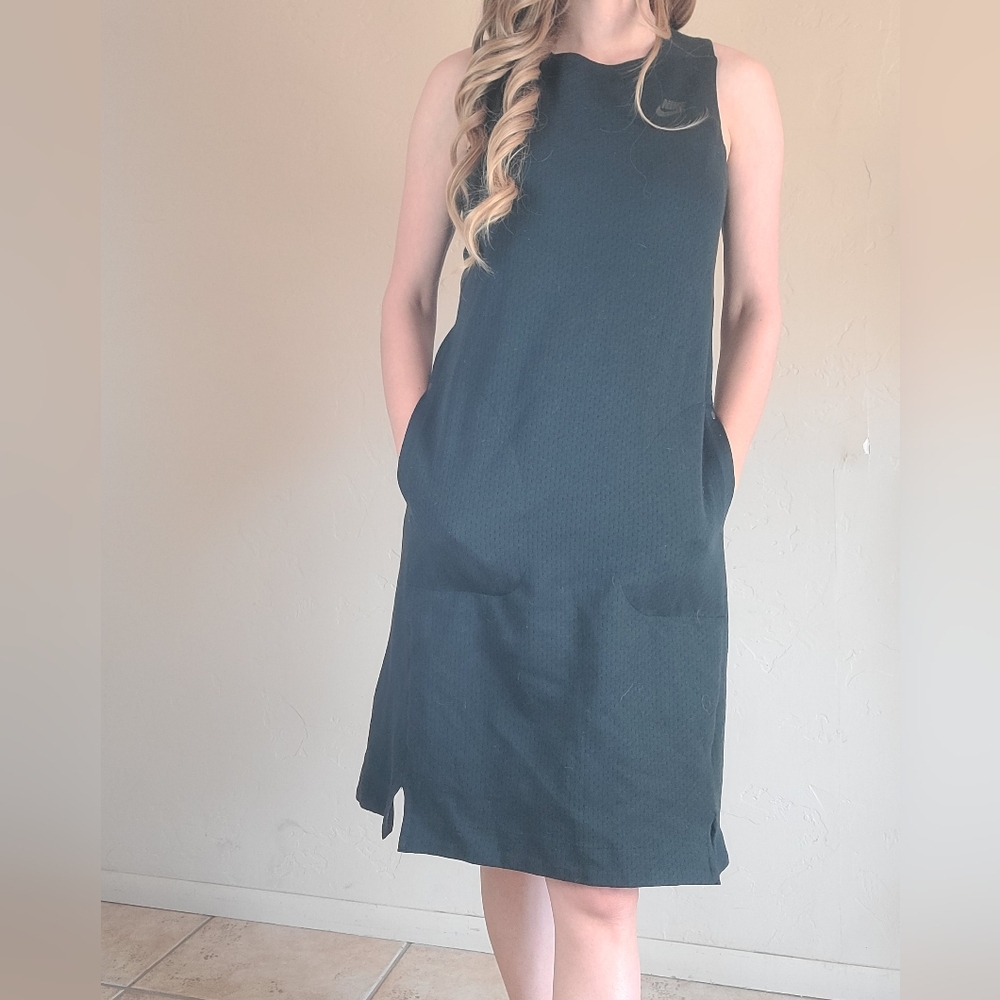 Nike black active wear sporty sleeveless casual dress knee length pockets size s
